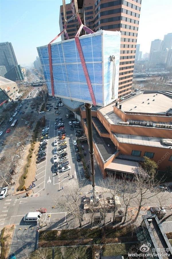 搬家公司怎么把很大的家具搬到高楼里的?